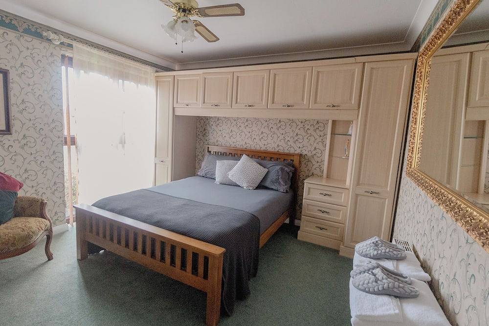 Palm Bay's Luxury Bungalow in Botany Bay, Kent