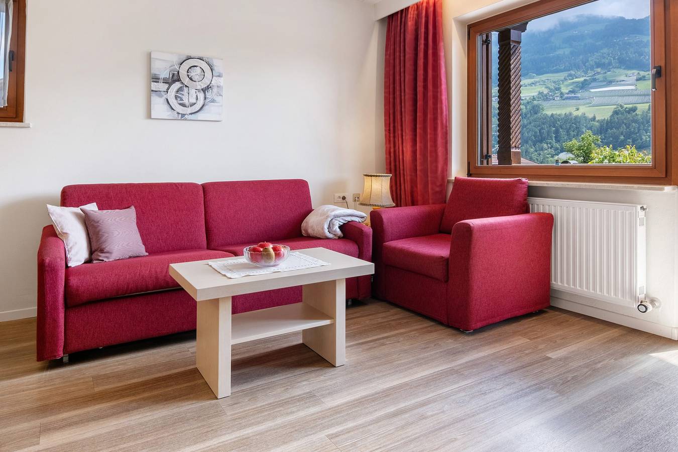 Ganze Wohnung, Ferienwohnung 'Christine 1' mit Bergblick, Gemeinschaftspool und Wi-Fi in Riffian, Passeiertal