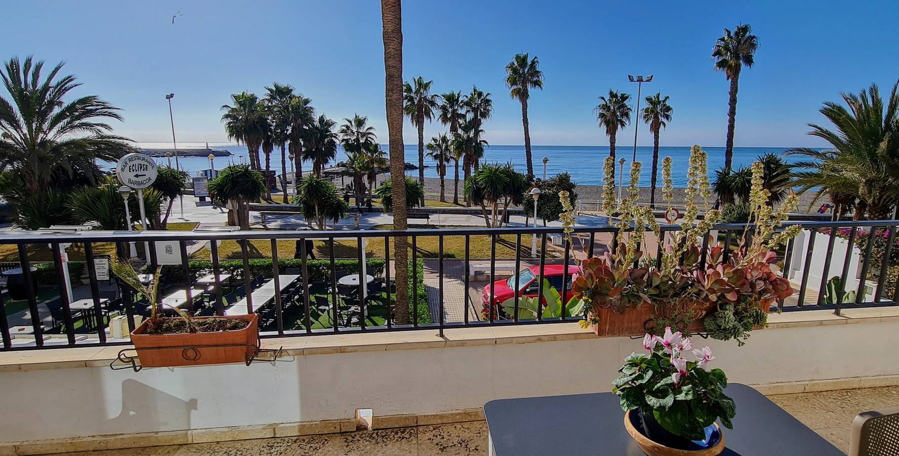 Apartamento entero, Apartamento 'Beach Panorama Caleta' Frente al mar y aire acondicionado in Urbanización Villa del Mar, Vélez-Málaga