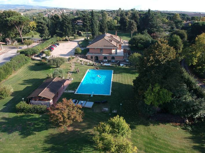 Villa for 26 people, with yard in 