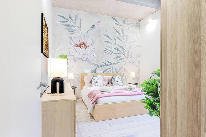 Ganze Wohnung, Bennys Rosenhaus. 2 Minuten zu Fuß zur Fußgängerzone. Cin It092009C2000Q2584 in Cagliari, Campidano