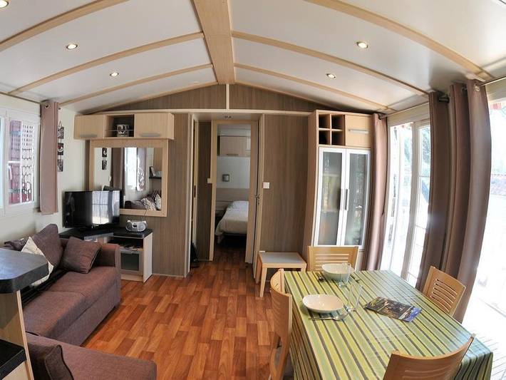 Camping Résidentiel La Pinède - Mobilheim 6 personen - Baltimore Premium -2 Schlafzimmer 40m²- *Klima, Terrasse, Tv*. in Castelnau-de-Guers, Mittelmeerküste (Frankreich)