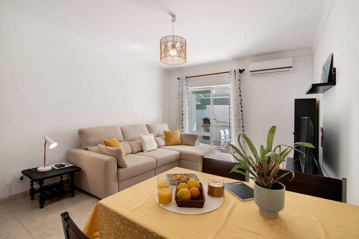 Entire apartment, Apartment 'Rosas No Lagar' with Private Terrace, Wi-Fi and Air Conditioning in Manta Rota, Vila Nova de Cacela