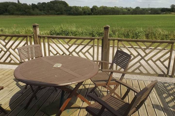 Glamping for 4 people, with balcony in Worcestershire