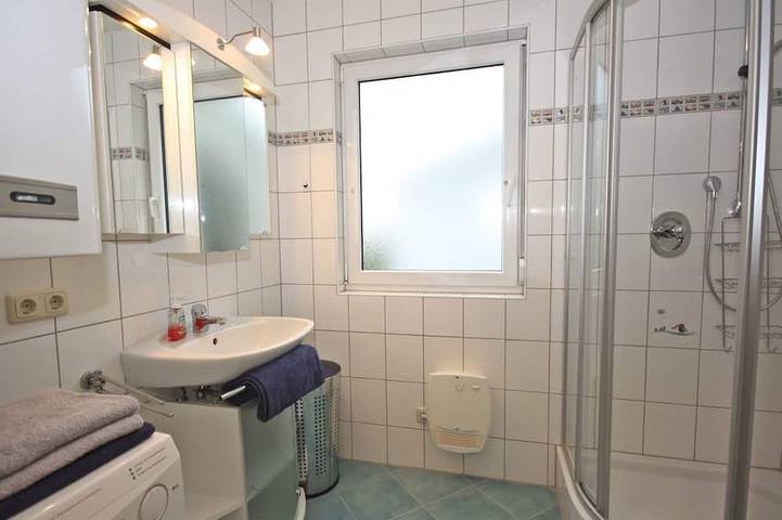 Atemberaubendes alleinstehendes Ferienhaus für 8 Leute mit  W-Lan, TV und Terrasse in Karawanken und Bachergebirge, Finkenstein am Faaker See