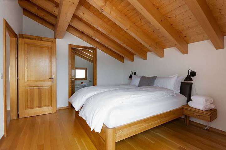 Chalet für 13 Personen, mit Whirlpool und Sauna sowie Balkon in der Schweiz - 2