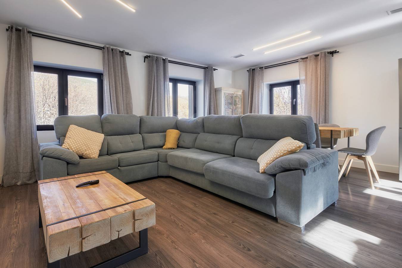 Appartement entier, Appartement 'Marel' avec vue sur la montagne, Wi-Fi et climatisation in Trefacio, Parc naturel de Lago de Sanabria