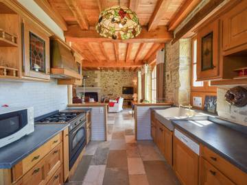 Location de vacances pour 10 personnes, avec piscine et terrasse, animaux acceptés à Saint-Médard-d'Excideuil