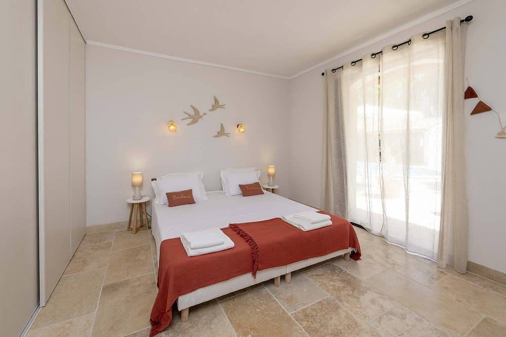 Villa climatisée à Maillane, Alpilles, piscine chauffée, ping-pong, pétanque, billard,... in Maillane, Région d'Arles