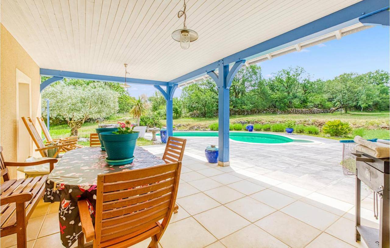 Three-Bedroom Holiday Home in Autoire, Quercy