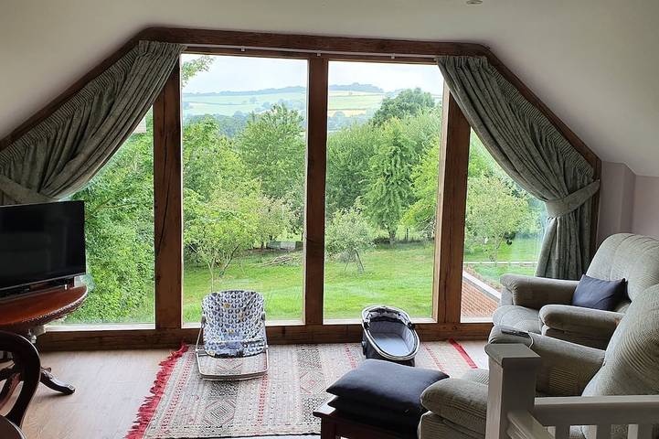 Lovely dog friendly cottage 4 miles from Ludlow with feature oak glass gable. in Herefordshire