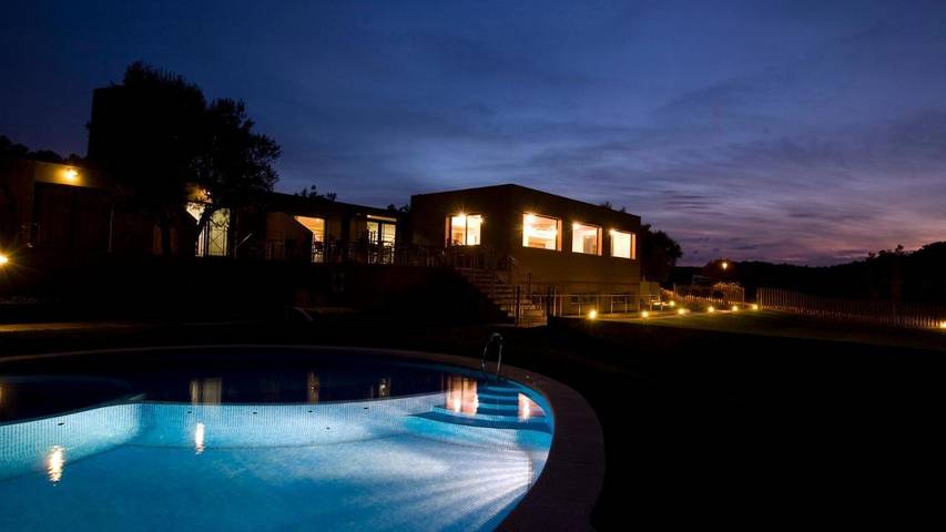 Hôtel pour 3 personnes, avec Balcon et Terrasse ainsi que Jardin et Piscine