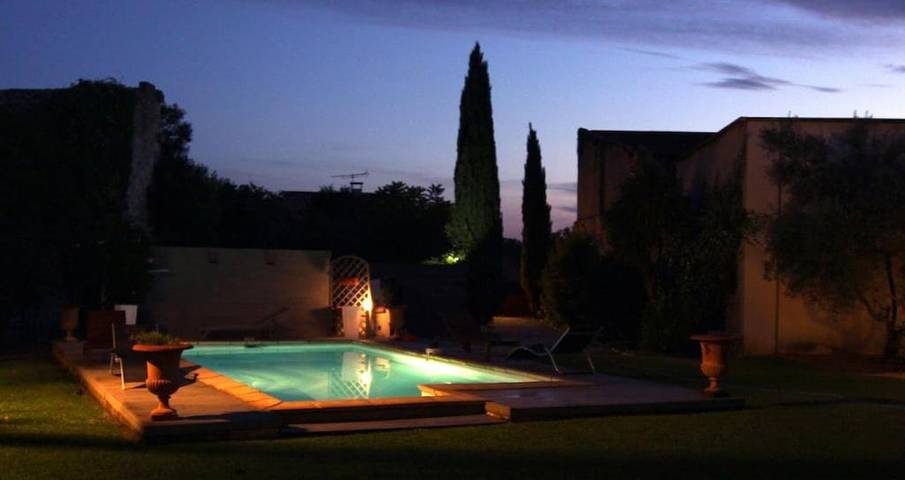 Location de vacances pour 12 personnes, avec jardin et piscine ainsi que terrasse et sauna à Générac - 4