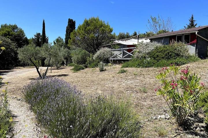 Gîte pour 3 personnes, avec Jacuzzi et Terrasse ainsi que Jardin et Piscine à Villeneuve-Minervois