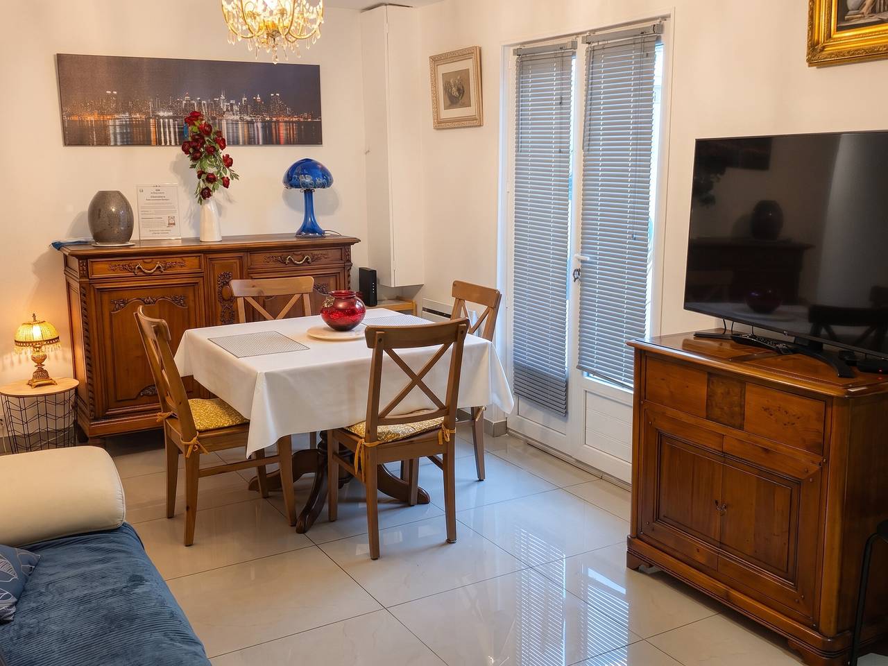 Appartement entier, Appartement moderne à Paray-Vieille-Poste, 50m², avec terrasse in Paray-Vieille-Poste, Essonne