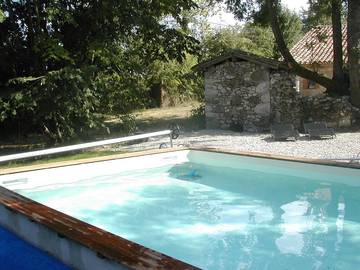 Gîte pour 4 personnes, avec terrasse ainsi que jardin et piscine à Monflanquin