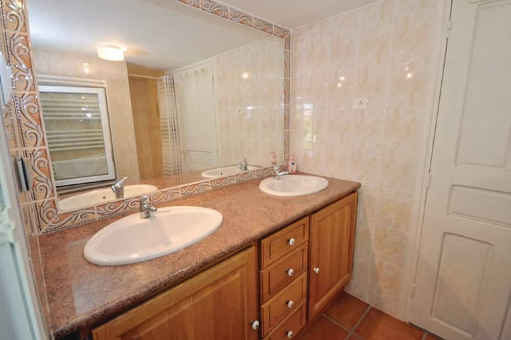 Charmantes Mas mit privatem Pool, Terrasse und Wlan in Bagard in Bagard, Alès und Umgebung