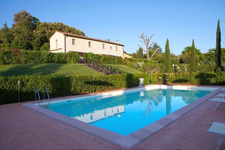 Agriturismo per 2 persone, con Terrazza e Giardino nonché Piscina a Riparbella