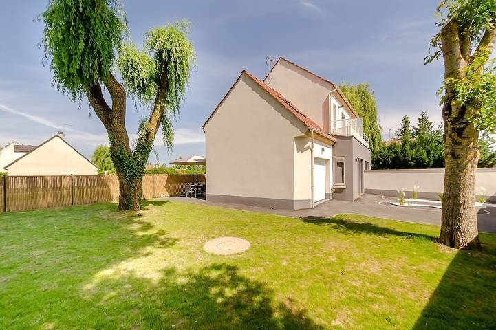 Location de vacances pour 6 personnes, avec Balcon et Jacuzzi à Villejust