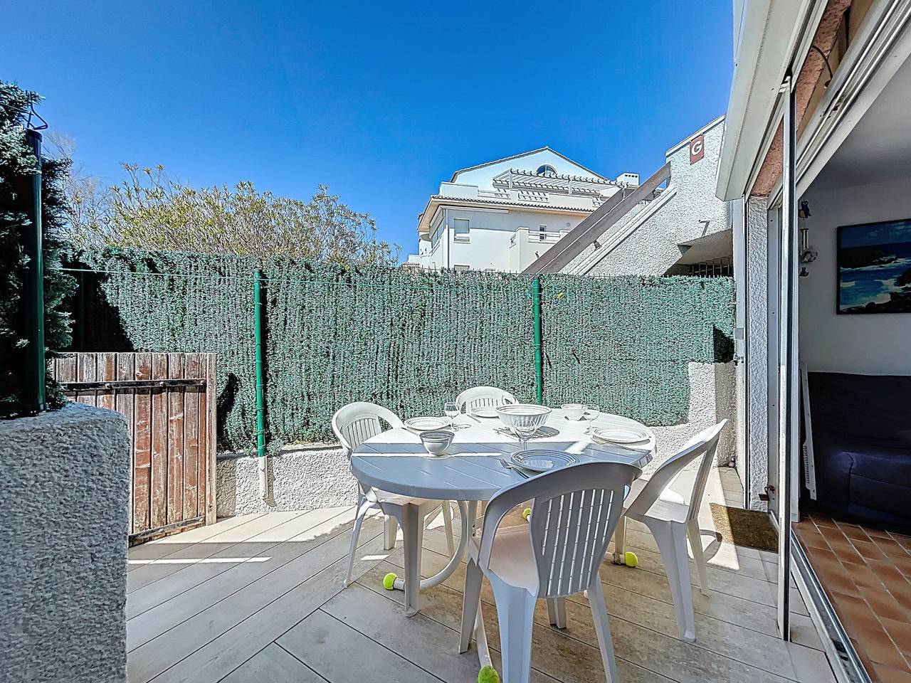 Appartement entier, Appartement en front de mer avec terrasse et piscine in Saint-Cyprien, Côte d'Améthyste