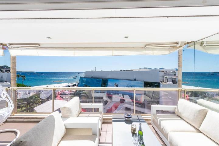 Gîte pour 4 personnes, avec Terrasse dans Palais Des Festivals Et Des Congres