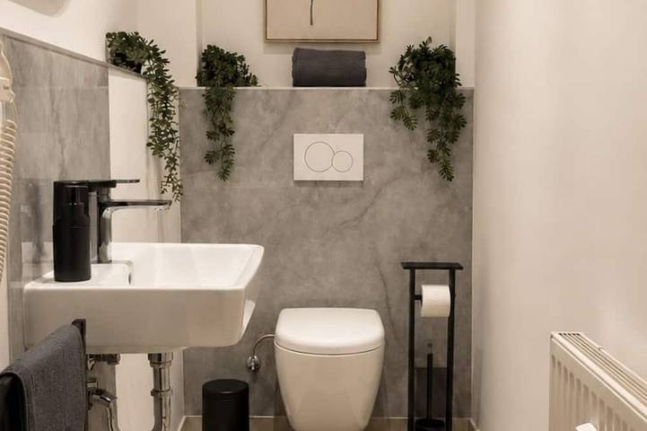Ganze Wohnung, MeBa Living Premium Studio Queensize Bett, WLAN, Küche & Nespresso in Mönchengladbach, Niederrhein