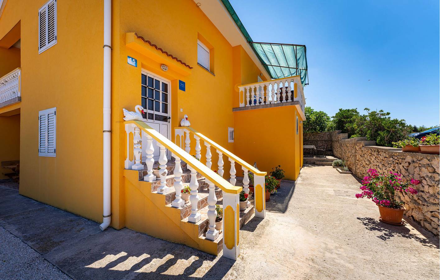 Ganze Ferienwohnung, Ferienwohnung für 4 Personen mit Terrasse in Razanac, Zadar