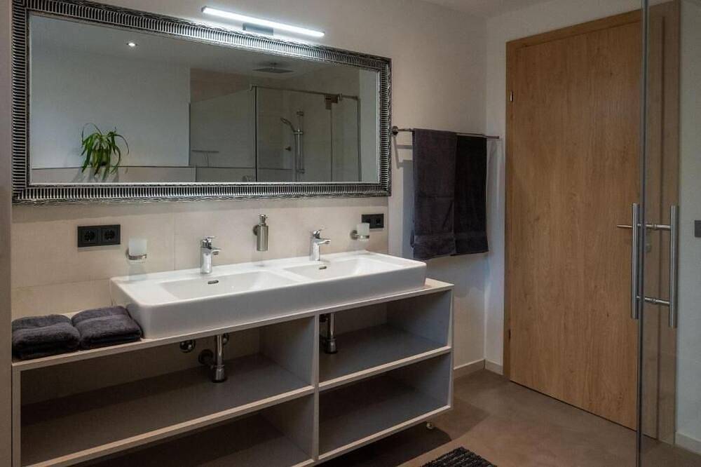Ganze Wohnung, Ferienwohnung \"Turmhus\" mit Bergblick in Bürs, Rätikon Gebirgsgruppe