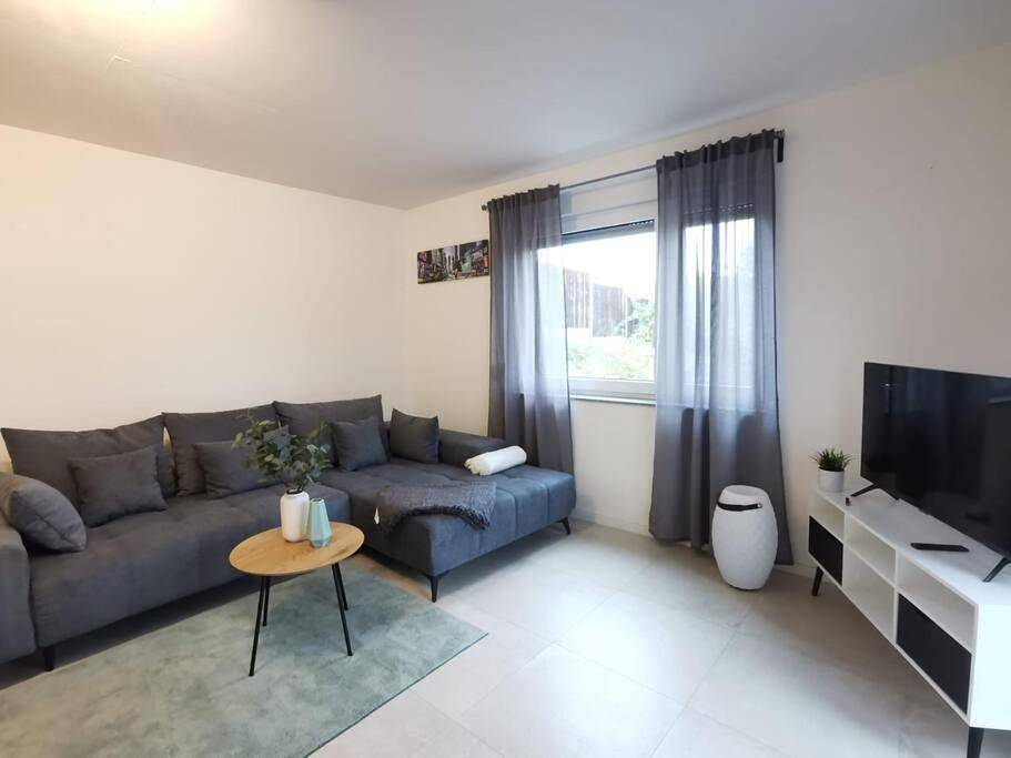 Ganze Wohnung, Loot: Moderne Wohnung / Zentral in Kitzingen, Fränkisches Weinland