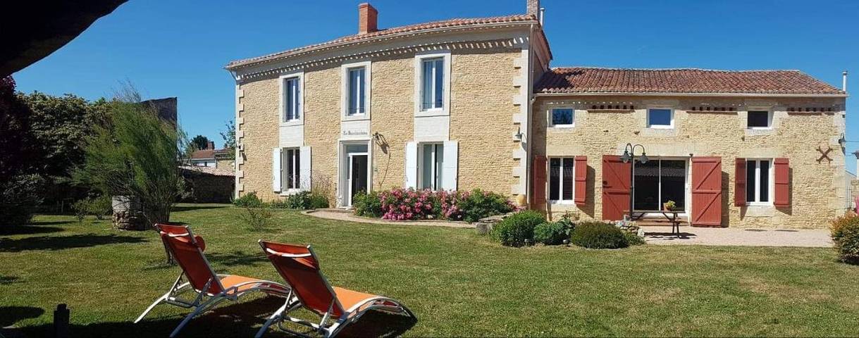 Maison d’hôte pour 4 personnes, avec jardin ainsi que terrasse et jacuzzi
