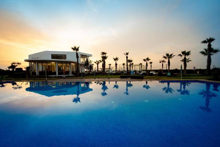 Aparthotel para 6 personas, con piscina además de vistas y jardín - 1