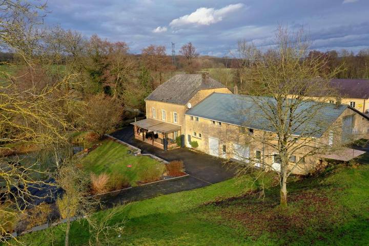 Gîte pour 2 personnes, avec vue sur le lac ainsi que jardin et vue à Warnécourt