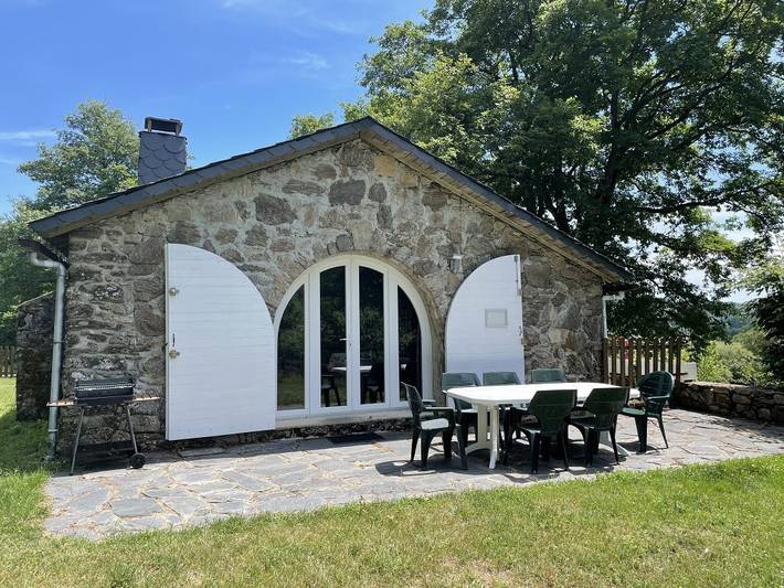 Gîte pour 6 personnes, avec jardin et terrasse ainsi que piscine et vue sur le lac - 1
