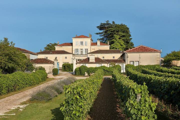 Location de vacances pour 2 personnes, avec Terrasse ainsi que Jardin et Vue à Burie