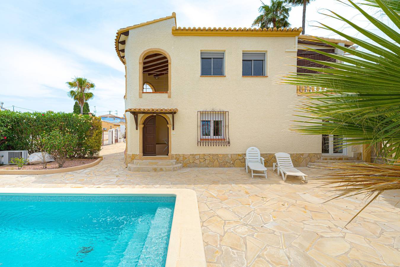 Villa 'Belmonte' con vistas a la montaña, Wi-Fi y aire acondicionado in Montgó, Dénia