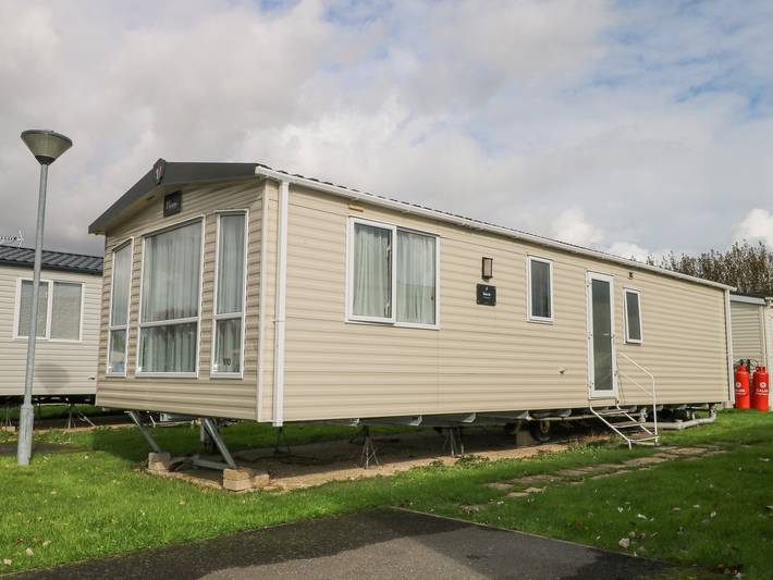 Caravan for 4 people, with Pool in Sussex