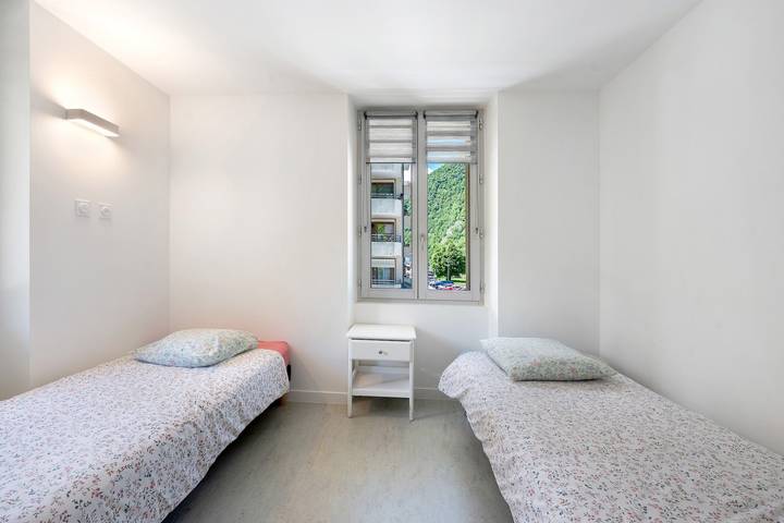 Room 5 – Le Toit Vert Inn: Space and Shared Moments in Moutiers in Moûtiers, Massif du Mont-Blanc
