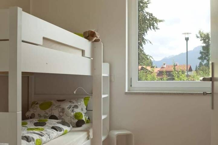 Ganze Wohnung, Helles Apartment mit großem Garten und Tiefgarage in Neuschwanstein, Füssen