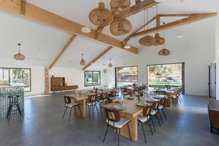 Location de vacances pour 33 personnes, avec jardin et terrasse ainsi que vue et piscine, animaux acceptés à Cachen - 3