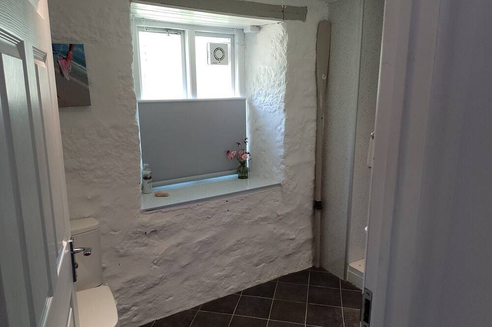 Stylish B & B studio with parking 3 miles from St Ives in Cornwall