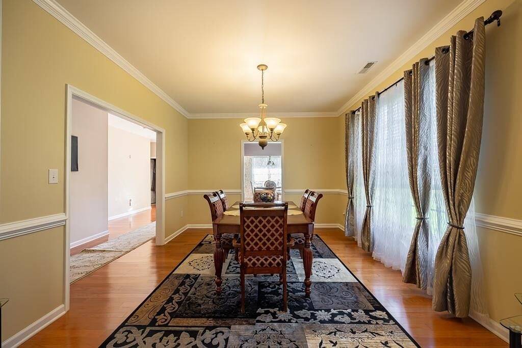 Family-friendly single home/Walking distance to shopping center and restaurants in Albemarle County