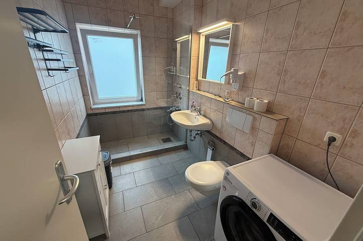 Ganze Wohnung, 7/10 Apartment in Oberschleißheim, Landkreis München