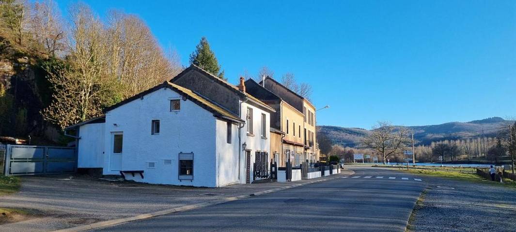 Location de vacances pour 4 personnes, avec Terrasse ainsi que Vue et Vue sur le lac dans Le Mayet-de-Montagne