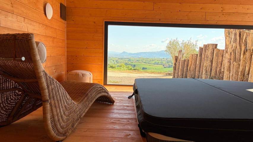Location de vacances pour 10 personnes, avec vue et jardin à Chantemerle-les-Blés - 2
