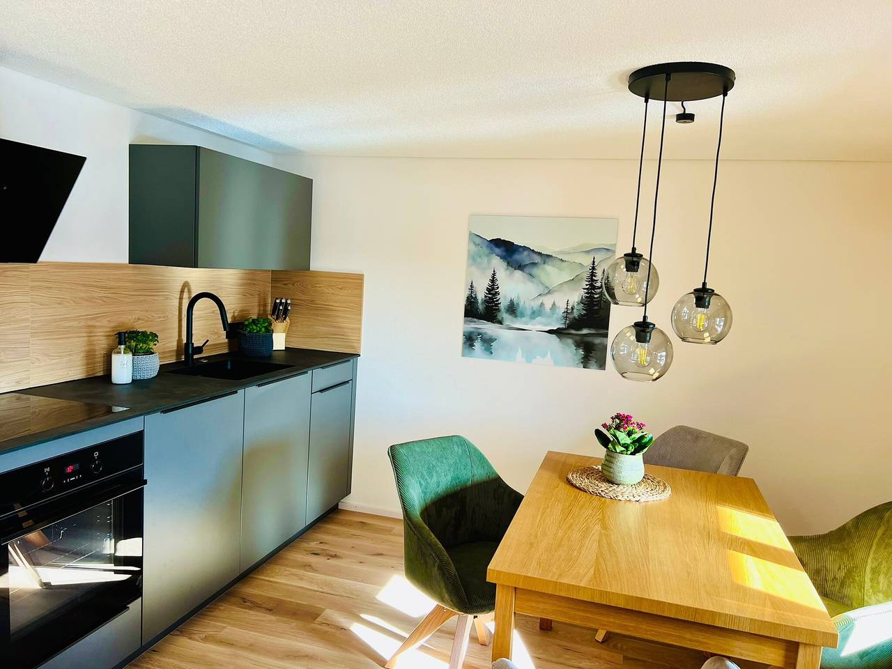 Apartamento entero, Apartamento 'Waldgeflüster' con vistas a la montaña, balcón privado y wifi in Ibach, Bosque Negro sur