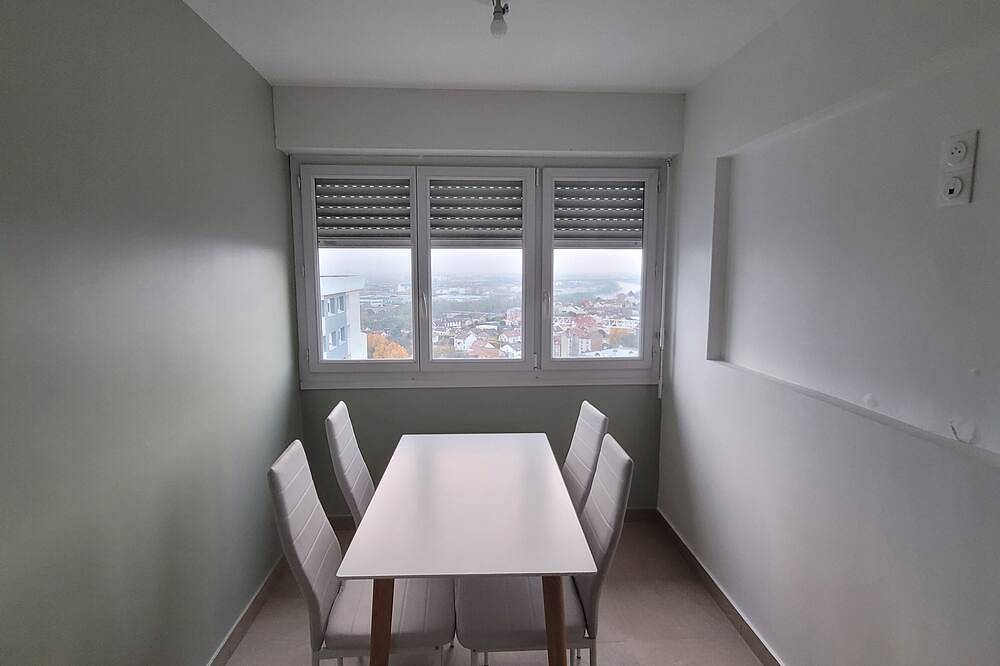 Ganze Wohnung, Nia Rent] Grand appartement avec parking privé au pied de paris- Stade de france in Épinay-sur-Seine, Seine-Saint-Denis