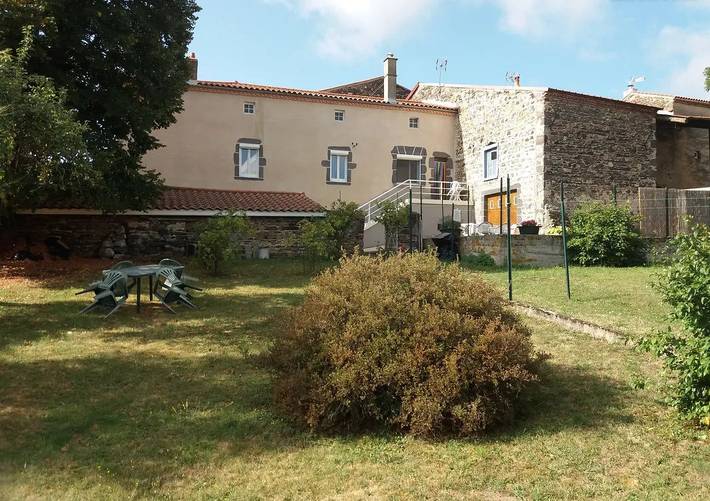 Gîte pour 4 personnes, avec terrasse et jardin, animaux acceptés dans Augnat