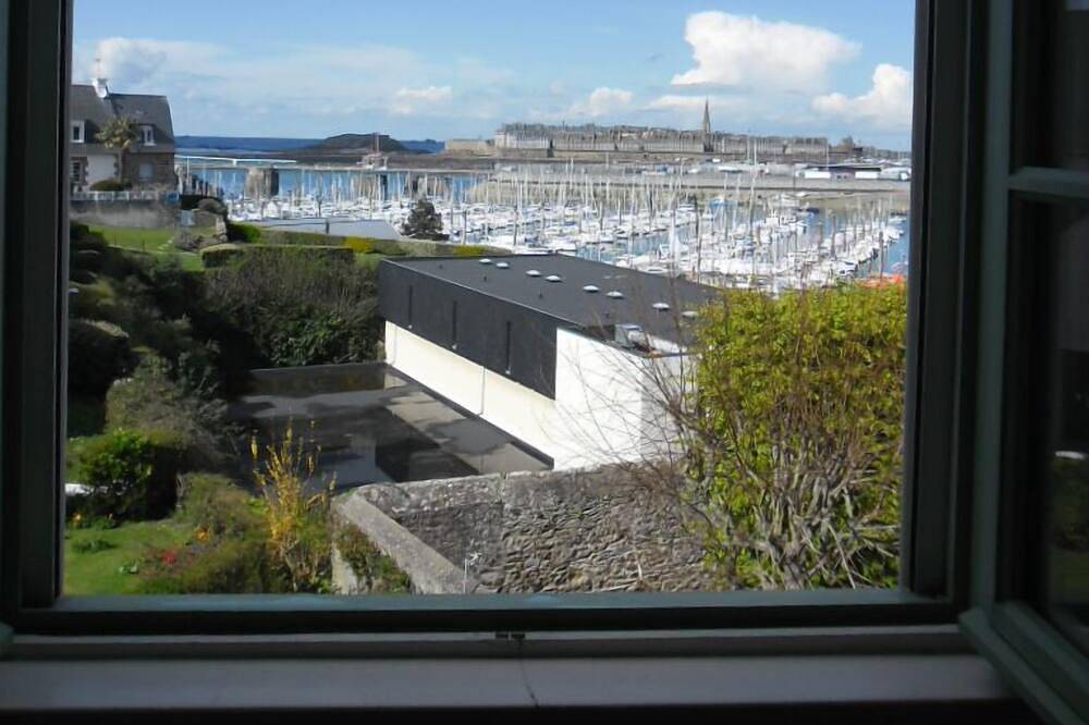 Appartement entier, Appartement duplex avec vue mer sur Saint-Malo et garage in Saint-Malo, Région de Saint-Malo