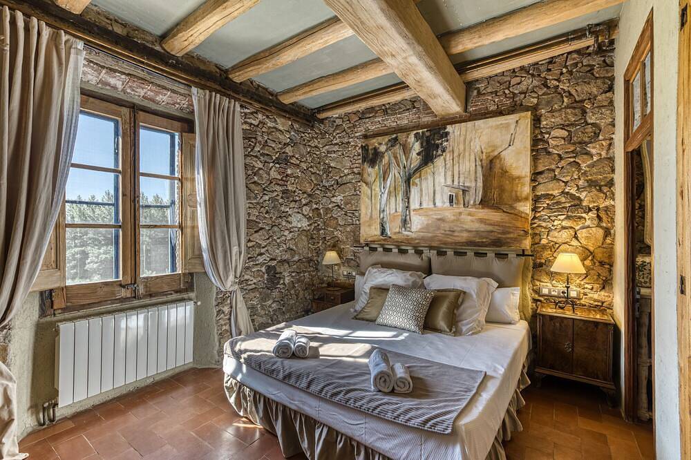 Villa 'Romana Restaurada Entre' con vistas a la montaña, piscina privada y Wi-Fi in Arbucias, Provincia de Gerona