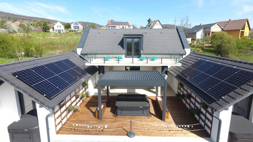 Gästehaus für 2 Personen, mit Balkon und Terrasse sowie Whirlpool und Garten in Csopak